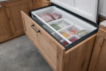 Platzsparende Gefriertruhe: DIY Einbau & Ordnung